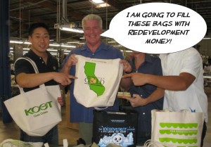 Huell Howser stuffs his bags with money