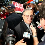 U.S. Sues Arizona sheriff in civil rights probe The Justice Department says Maricopa County Sheriff Joe Arpaio failed to turn over documents in its investigation into whether his department discriminated […]